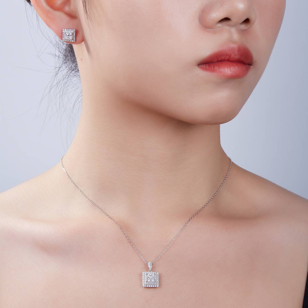 Exquisite Square S925 Silver Plated Platinum Moissanite Diamond Pendant Earnail Set